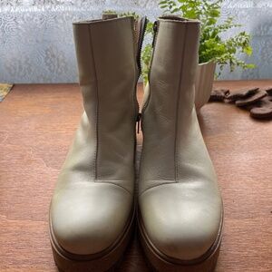 Taos Downtown Boot in  Eggshell. Sz41